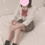 制服の下の少女のカラダも気になりますよね。