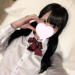 18歳の子に着せるマイクロビキニは背徳感たっぷりです!